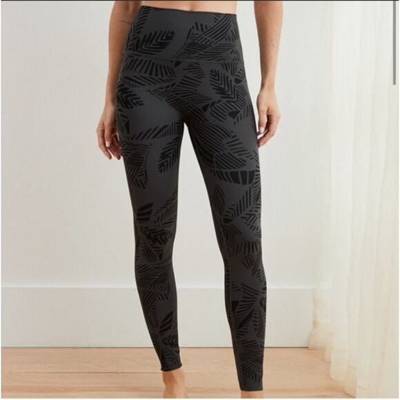 AERIE Chill Play Move Palm Tree Leaves 7/8 Length Leggings Small Gray Black - Picture 1 of 15